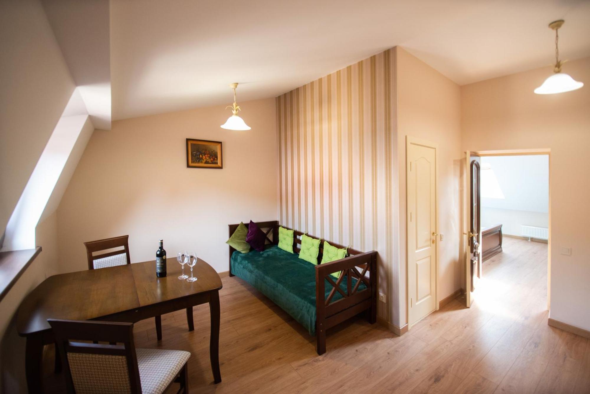 Apart Yaroslava Osmomysla 9 Square - City Center 리비프 외부 사진