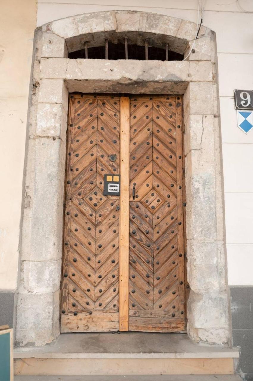 Apart Yaroslava Osmomysla 9 Square - City Center 리비프 외부 사진
