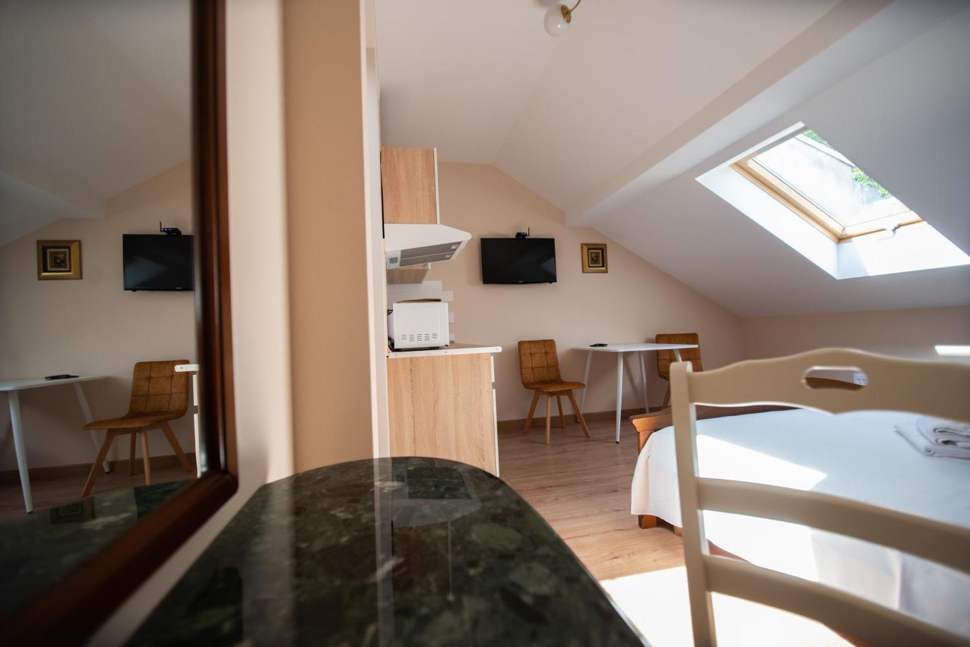 Apart Yaroslava Osmomysla 9 Square - City Center 리비프 객실 사진