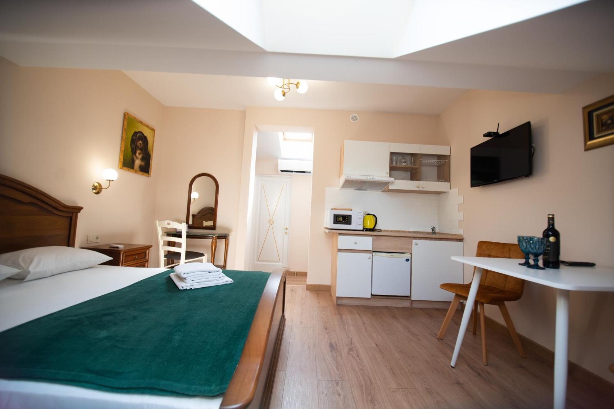 Apart Yaroslava Osmomysla 9 Square - City Center 리비프 객실 사진